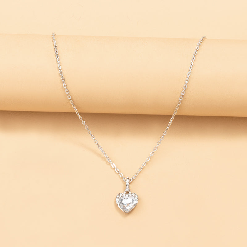 Simple Graceful Heart-Shaped Pendant Rhinestone Inlaid Chain Necklace
