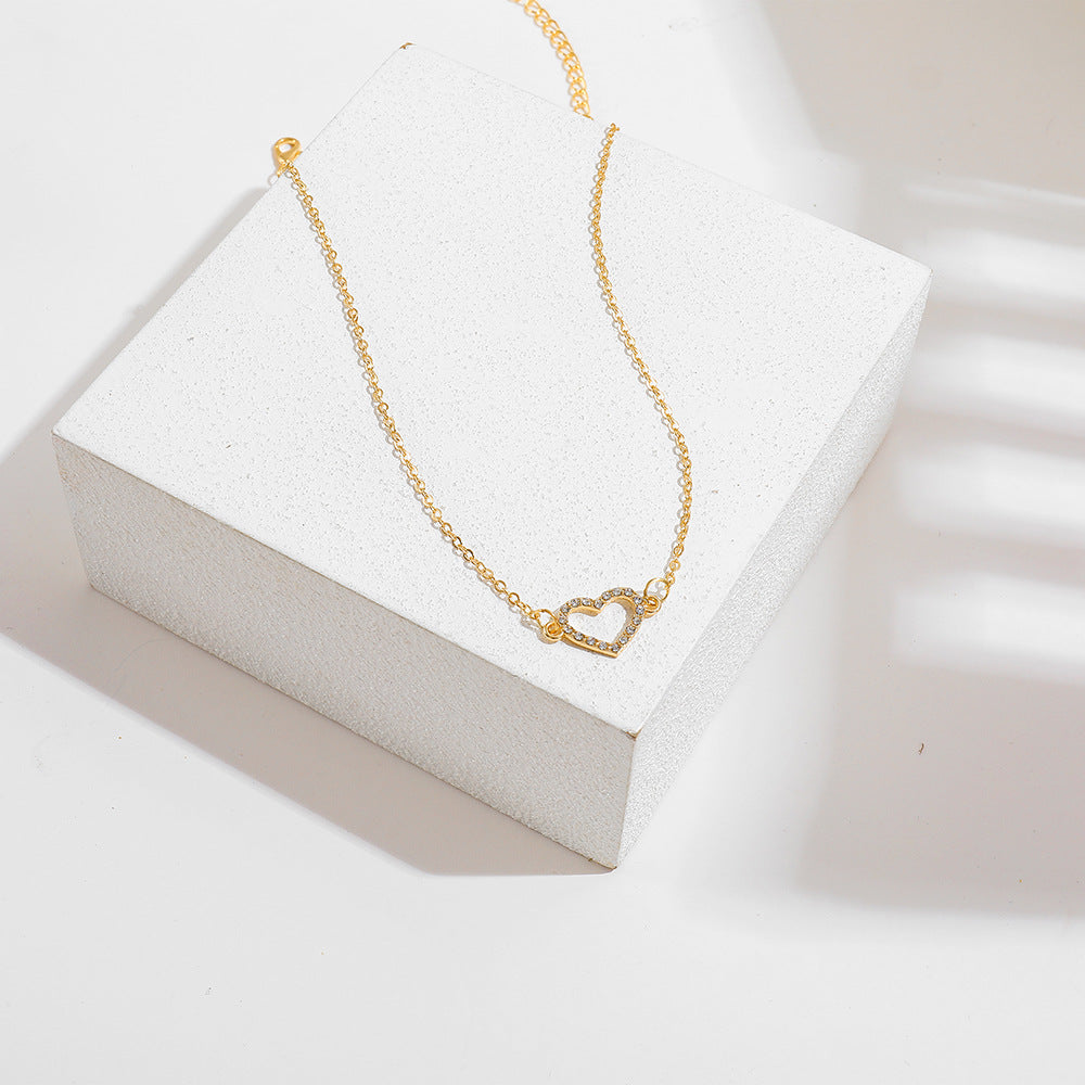 European And American Faux Diamond Heart Pendant